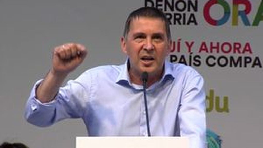 Otegi: "Terrorismo es Manuel Fraga asesinando trabajadores en Gasteiz"