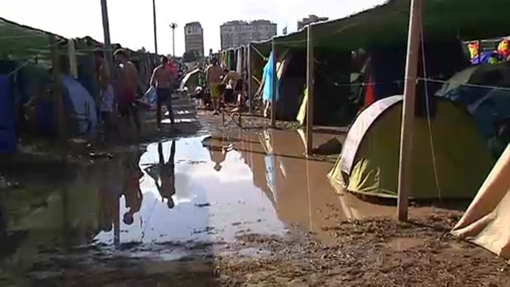 Las tormentas inundan la zona de acampada del Festival Medusas