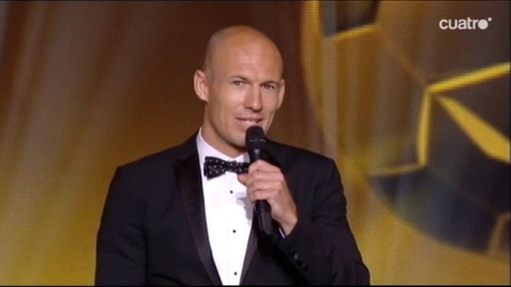 Robben, bromista: “Es fácil elegir mi gol favorito, no marco tantos como Messi y CR7”