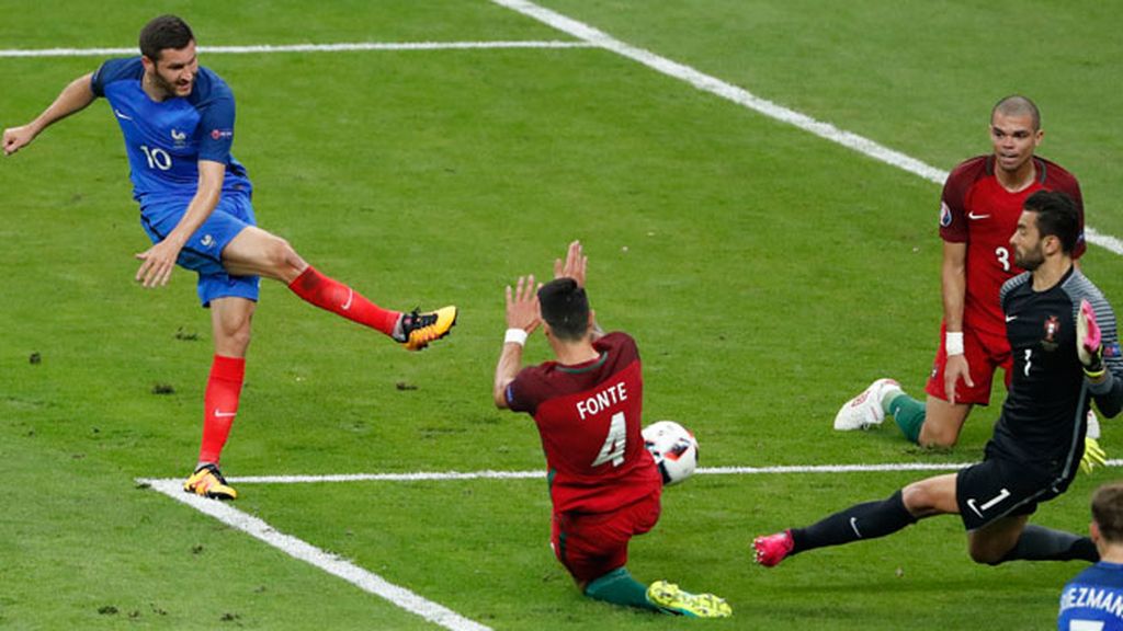 ¡Al palo Gignac! El francés pudo marcar el gol de la victoria