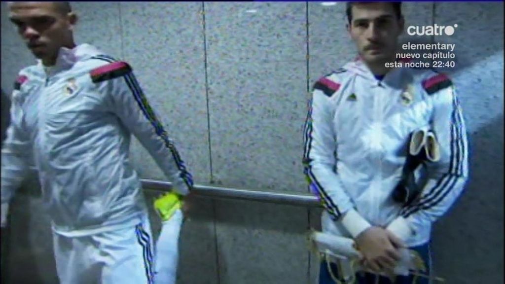 Así fue el saludo entre Casillas y Arbeloa en el túnel de vestuarios antes del derbi