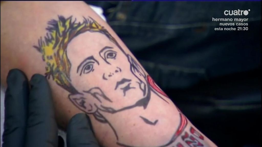 El periodista Craig Burley, obligado a tatuarse la cara de Torres por su doblete al Madrid