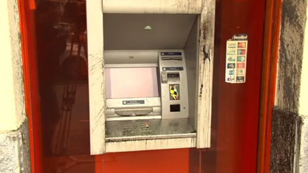 Destrozos en varias sucursales bancarias en el País Vasco