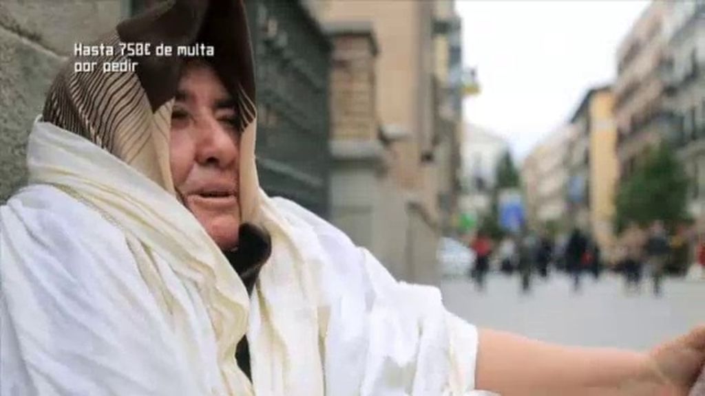 Una indigente: "Es una vergüenza que nos quieran multar por dormir en la calle"