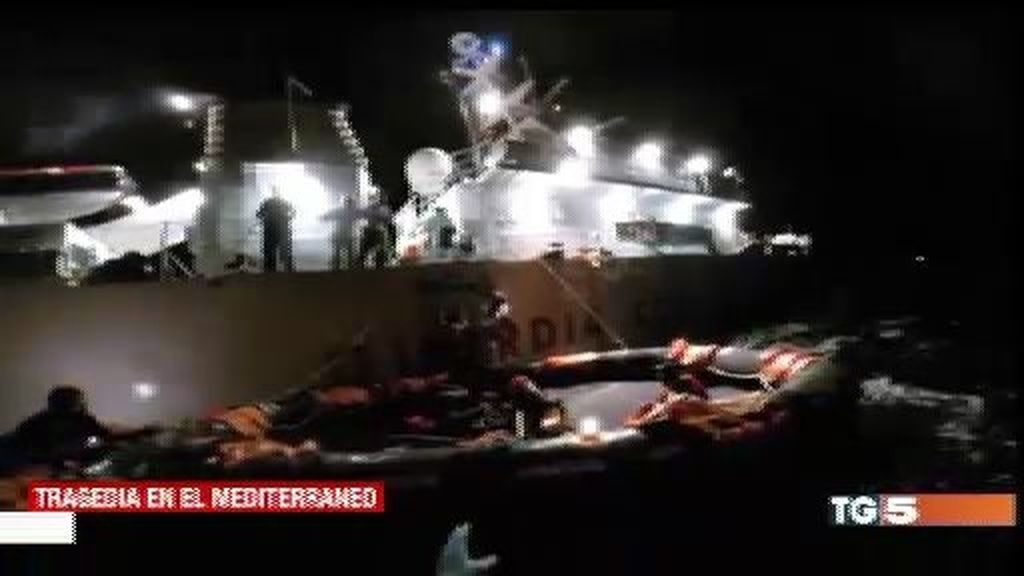 Naufraga un barco frente a las costas de Libia con 700 inmigrantes