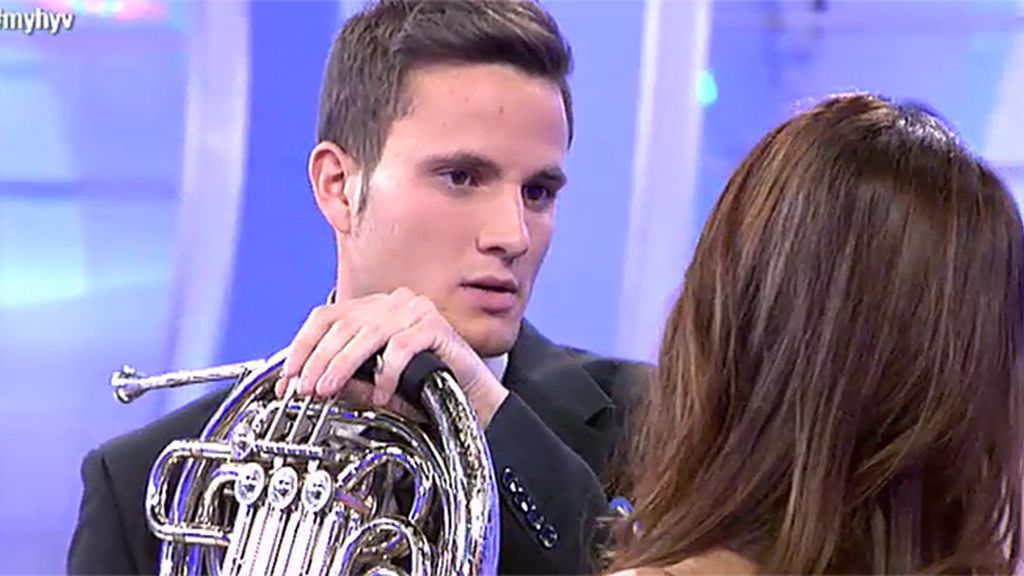 Moisés toca la trompa para Aguasantas