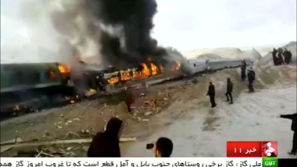 Una decena de muertos y 15 heridos en un choque de dos trenes de pasajeros en Irán