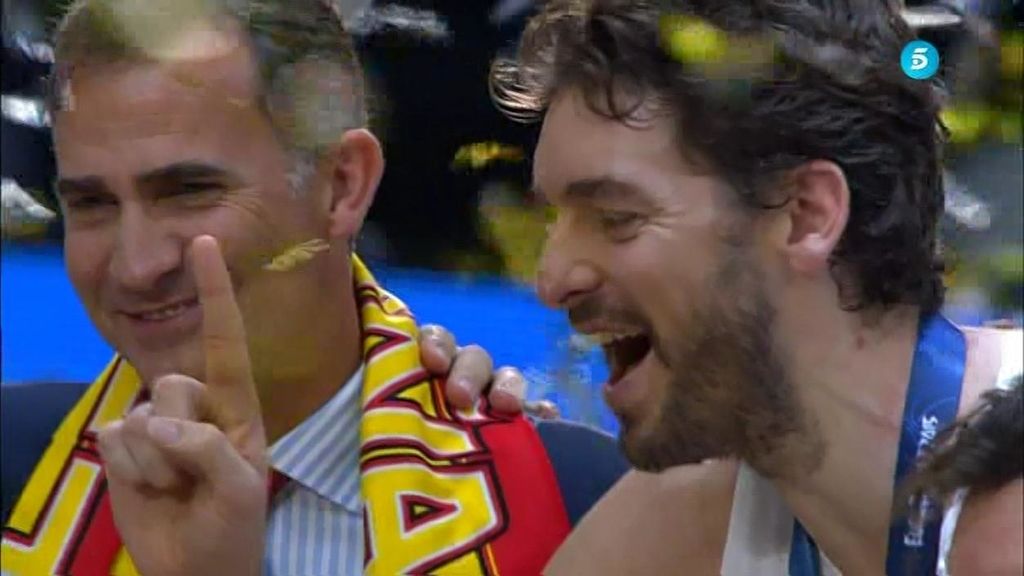 Así fue la fiesta de Felipe VI con los jugadores tras ganar el Eurobasket