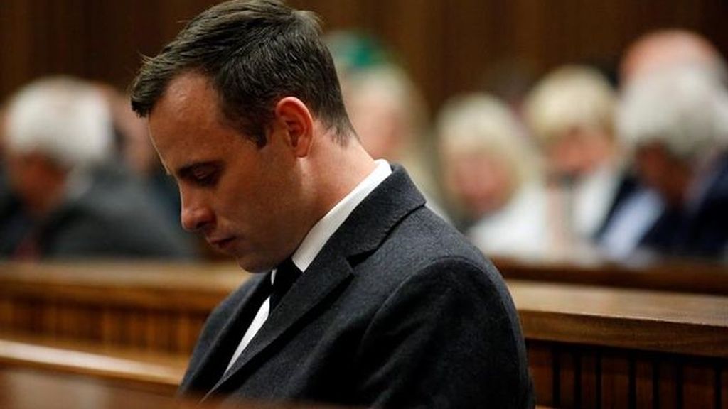 Condenan a seis años de cárcel a Oscar Pistorius por matar a su novia