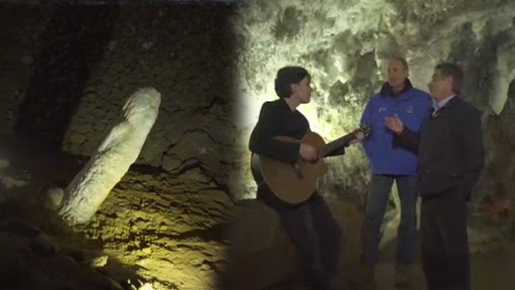 Revilla enseña a Bertín la espectacular Cueva de El Soplao y… ¡el 'pene cántabro'!