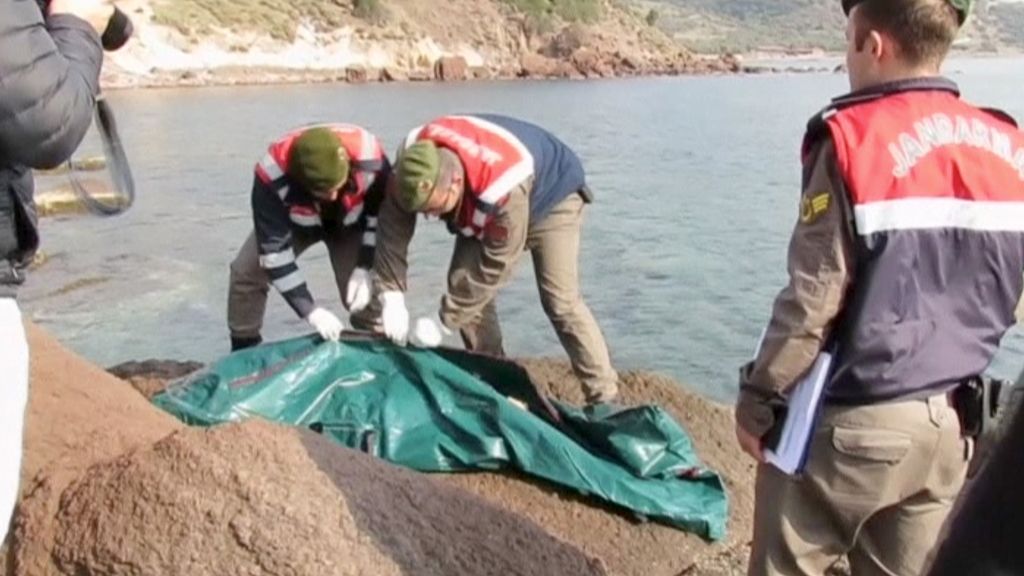 Cerca de 40 fallecidos en un nuevo naufragio de inmigrantes en Turquía
