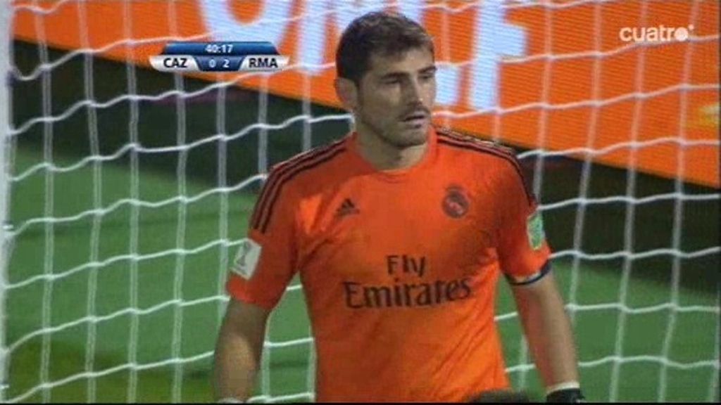 Casillas para un penalti a Torrado tras el agarrón de Sergio Ramos a Pavone