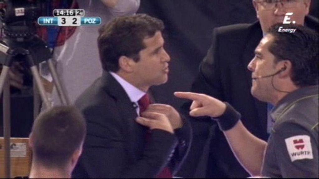 El árbitro, a Duda, técnico de ElPozo Murcia: "De ti depende terminar el partido"