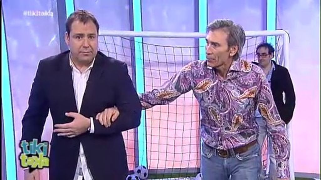 Lobo Carrasco y Marqués recrean la polémica jugada de Vela con Mascherano