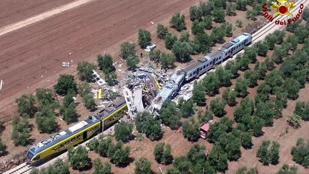 20 muertos y decenas de heridos en el choque de dos trenes en Italia