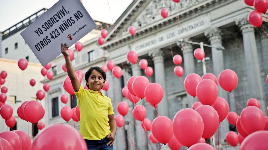 Un globo rojo por cada niño fallecido en aguas del Mediterráneo