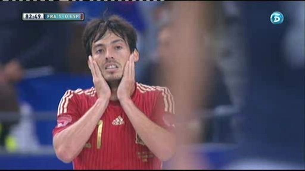 Silva tuvo la mejor ocasion del partido para España en el minuto 82