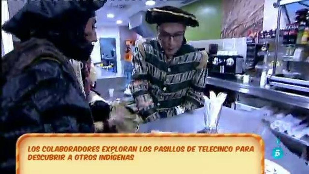 Los colaboradores salen a conquistar los pasillos de Telecinco y... ¡asaltan la cafetería!