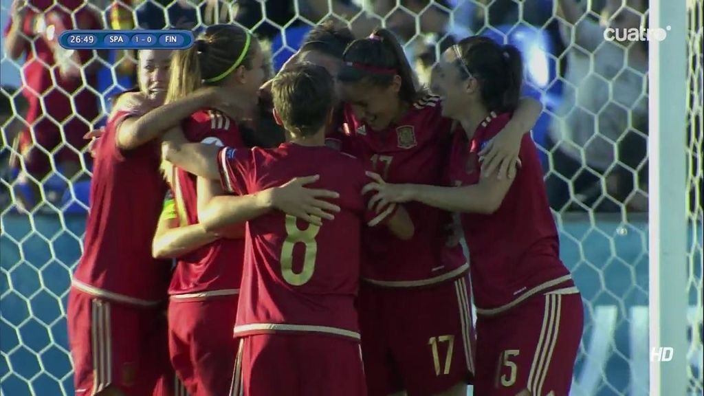 ¡Gol de España! Marta Torrejón marca tras un rechace en una falta directa (0-1)