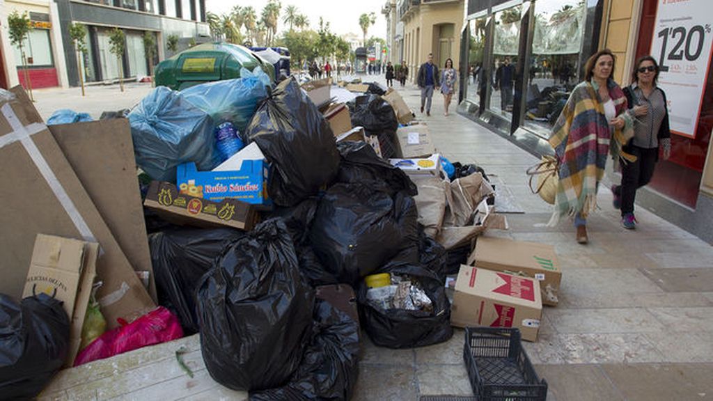 Diez días sin recoger la basura en Málaga