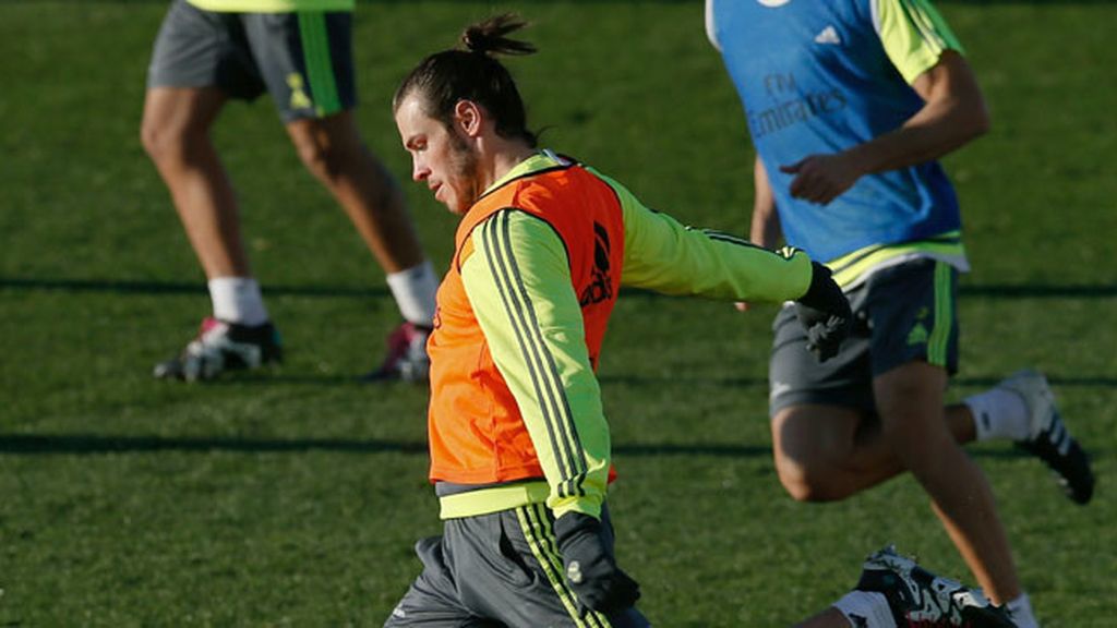 Bale vuelve con el grupo en el segundo entrenamiento de Zidane
