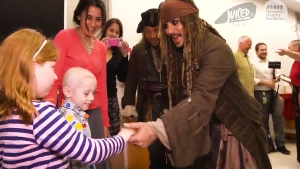 El auténtico Jack Sparrow visita por sorpresa un hospital infantil en Australia