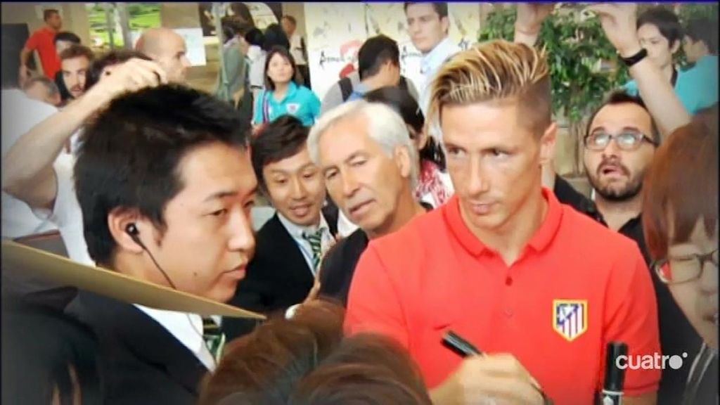 El Atlético revoluciona Japón a su llegada: ¡Torres, te queremos!