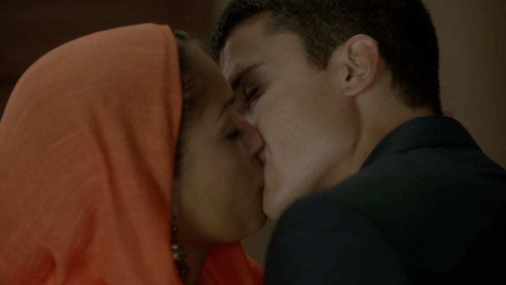 Fátima y Morey se despiden con un beso