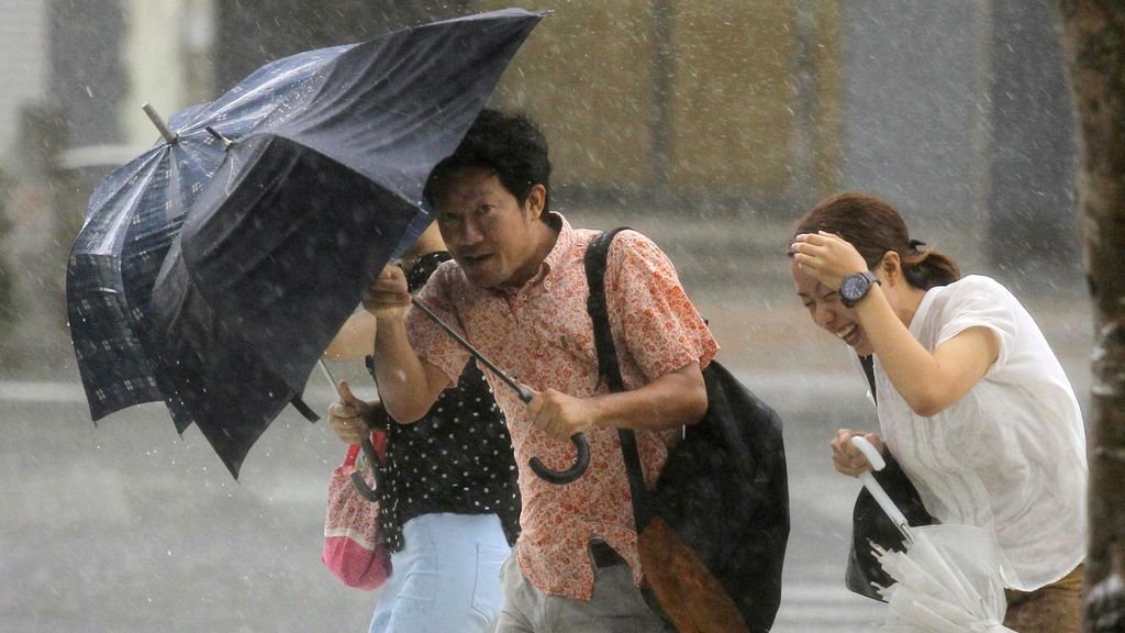 El tifón Neoguri llega a Okinawa
