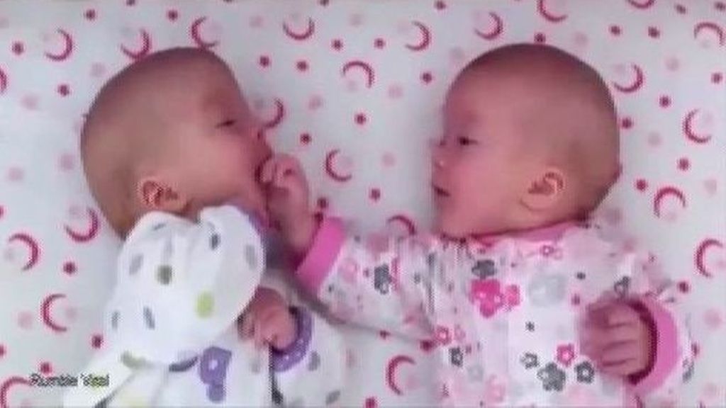 La 'profunda' conversación de dos bebés se convierte en viral