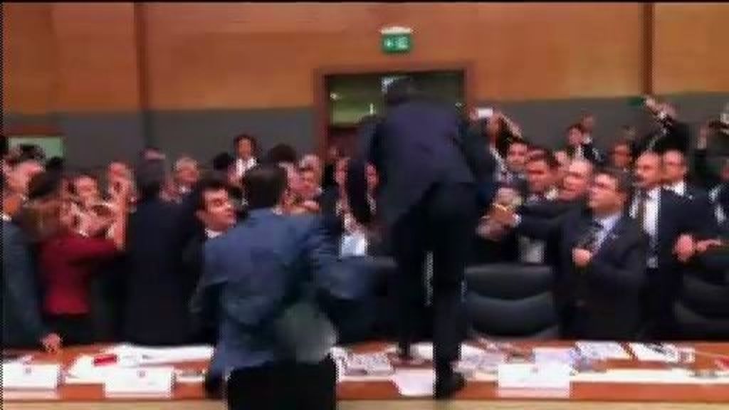 Espectacular pelea en el parlamento turco