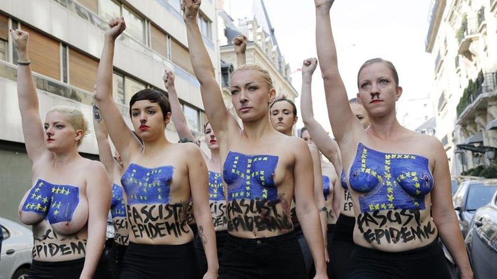 Activistas de FEMEN protestan en Francia contra la "epidemia fascista" en Europa