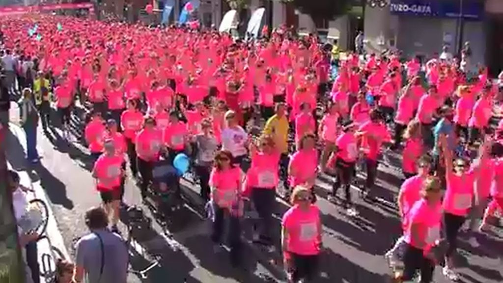 Once mil mujeres participan en una carrera contra el cáncer de mama