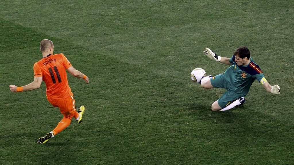 Casillas repite ante el Espanyol la parada que nos salvó en la final del Mundial ante Holanda