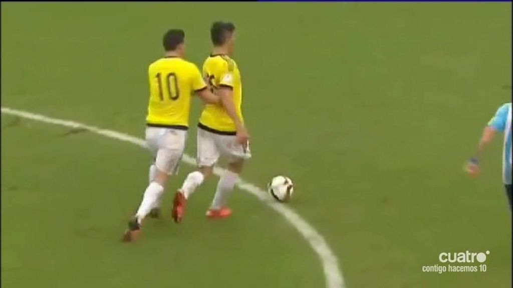 James empuja a un compañero de equipo… y el árbitro pita falta a favor de Colombia
