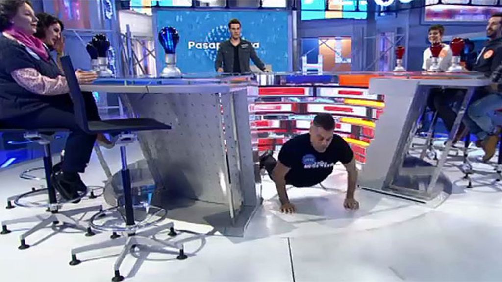 Javier Mora hace 'el gusanito'