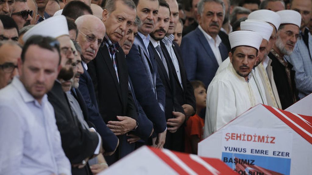 Los turcos muestran su lealtad al presidente tras el intento fallido de golpe de Estado