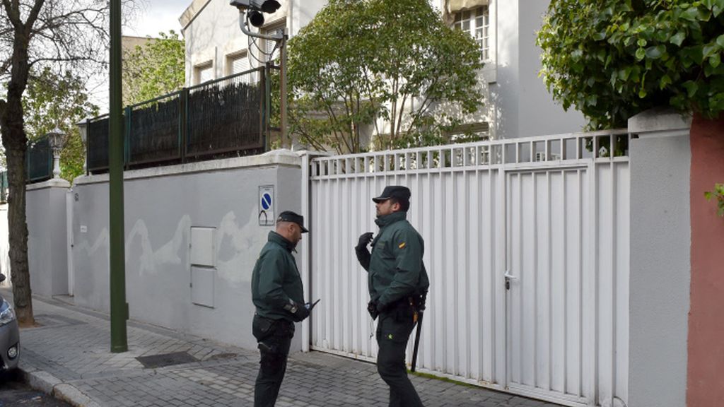 La Guardia Civil detiene al exbanquero Mario Conde y a sus dos hijos