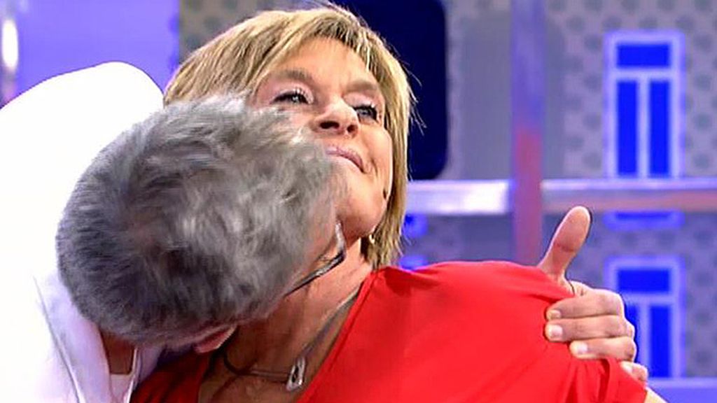 Kiko Hernández y Chelo García-Cortés demuestran su amor con besos y abrazos