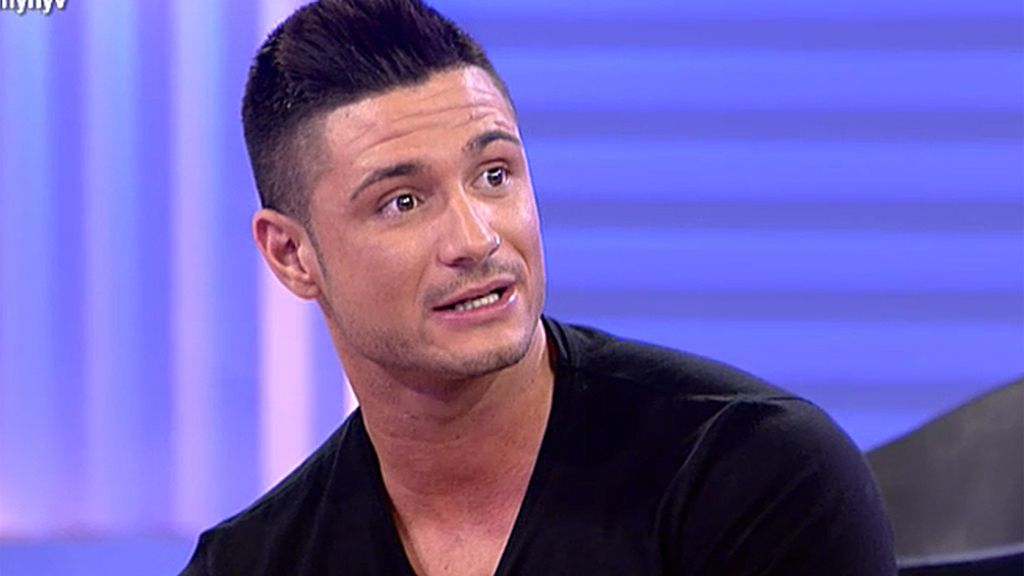 Ángel: "No me fío de Lola al cien por cien y quería ponerla a prueba con lo del trono"