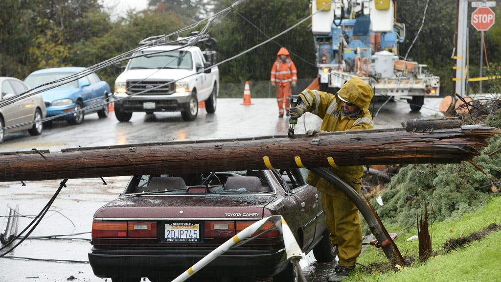 California sufre la tormenta más intensa en una década