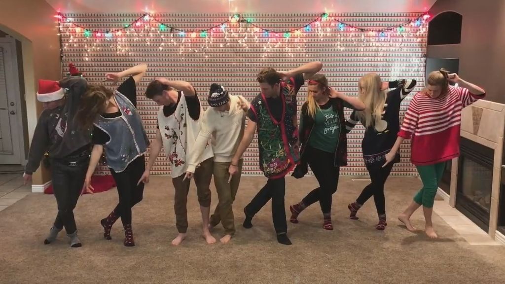 El viral baile navideño de 8 hermanos enloquece a la red