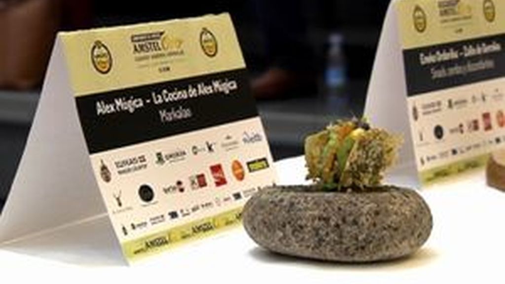 Una patata con algas y un aperitivo de Cerdos y Discordantes, premios gastronómicos