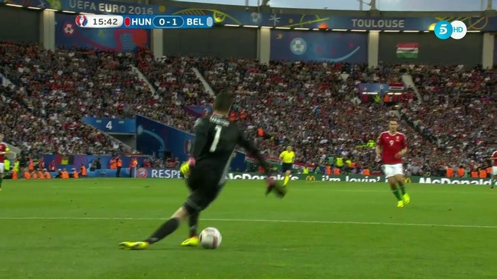 Courtois casi se ‘come’ el gol más tonto de la Eurocopa de Francia