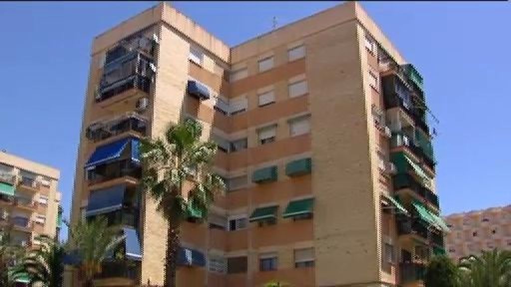 La mujer que arrojó a su bebé por una tubería en Alicante se enfrenta a 12 años de cárcel