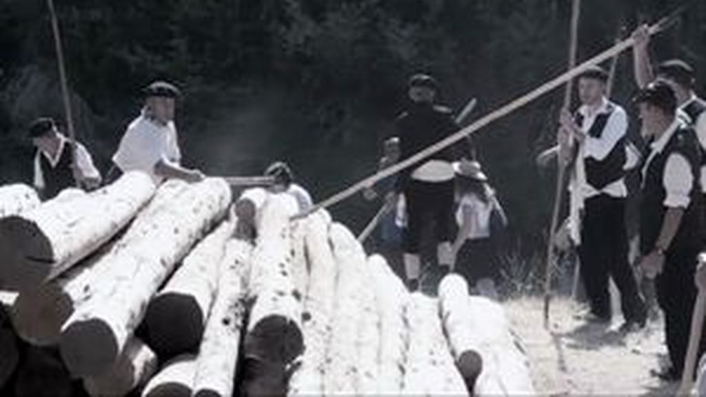 Homenaje a los gancheros que transportaban las maderas por el río