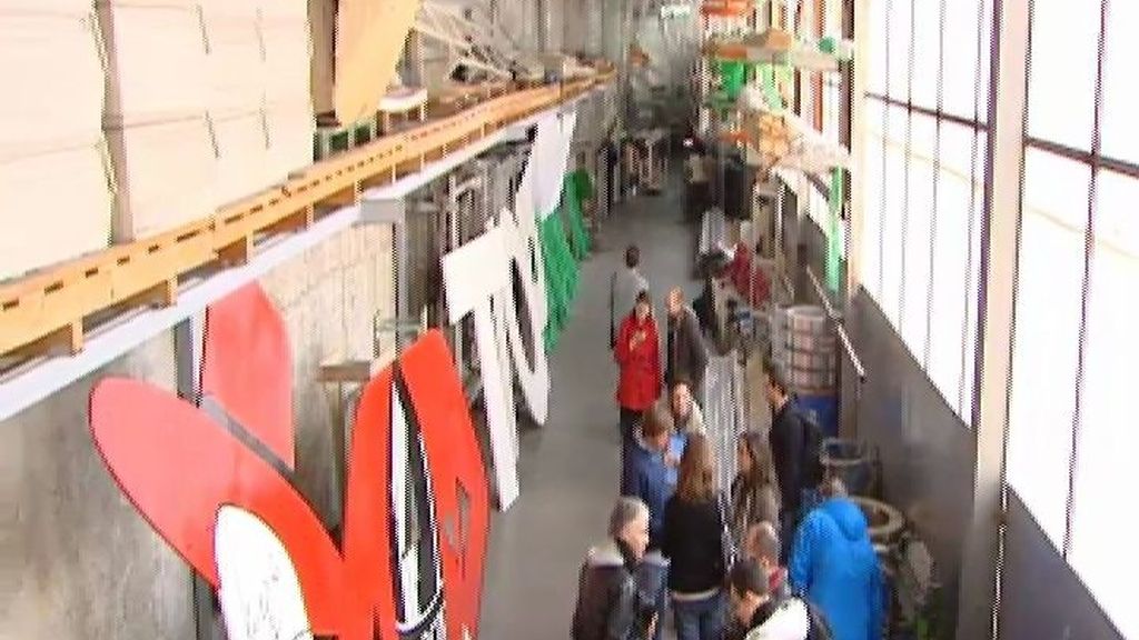 El cartel luminoso de Tío Pepe regresa como nuevo a la Puerta del Sol