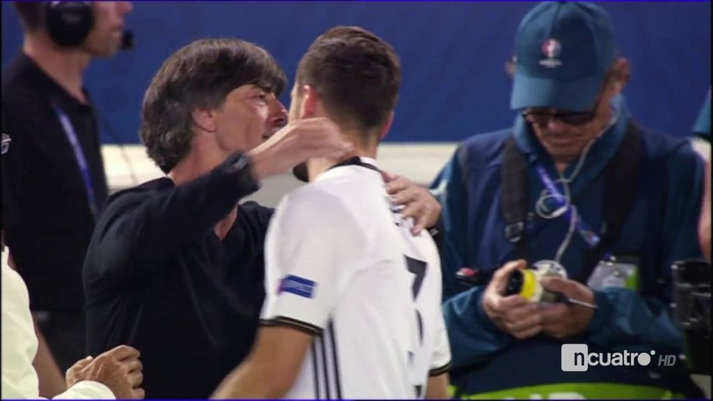 La euforia alemana casi termina en beso de Low y Hector ¡menuda celebración!