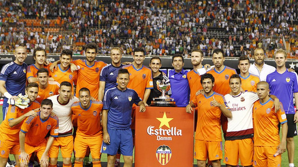 El Valencia se llevó el trofeo Naranja ante el Milan delante de una afición entregada