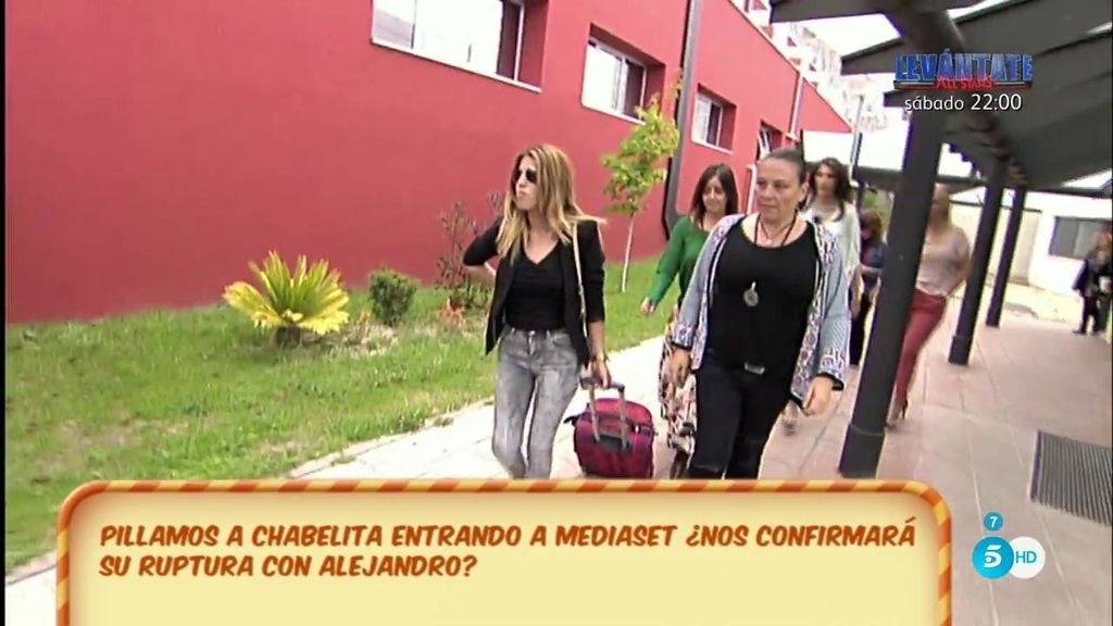 Paz Padilla y Belén Esteban ‘interceptan’ a Chabelita en su llegada a Telecinco